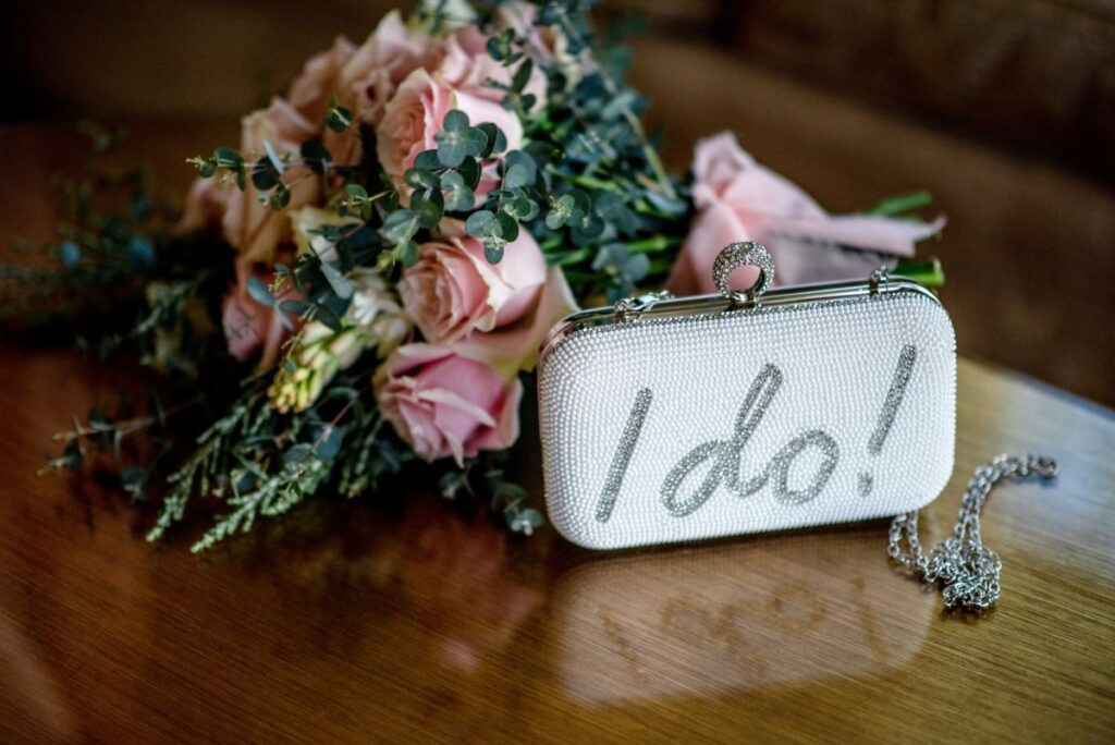 I do handbag and bouquet
