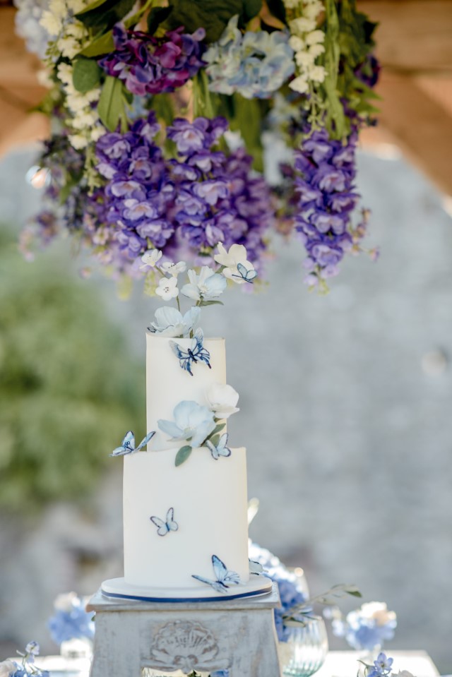 China blue wedding cake